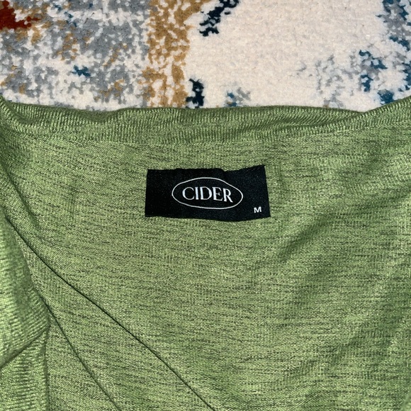 Cider Off-the-shoulder long sleeve crop top - Picture 3 of 4